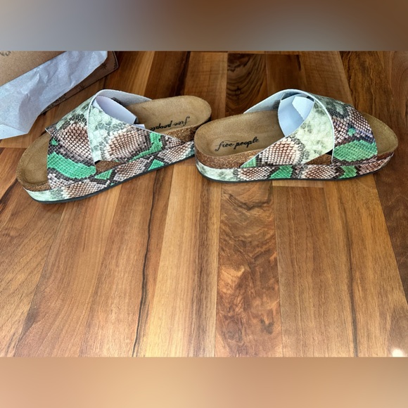 💚FREE PEOPLE Sidelines Flatform Sandals 👡 - Picture 7 of 16